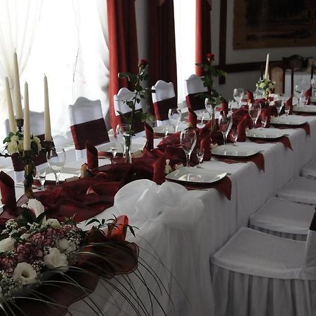 Hotel Restauracja Kaukaska Jadwiga Choroszy Wolsztyn Kültér fotó