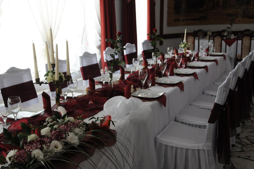 Hotel Restauracja Kaukaska Jadwiga Choroszy Wolsztyn Kültér fotó